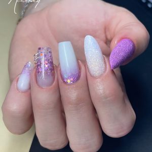 Pose d'ongle rose au chablon gel réaliser en formation onglerie chez ezella nail academy a lille