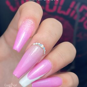 pose d'ongle forme ballerine realiser en formation a lille chez ezella nail academy, methode sans limage