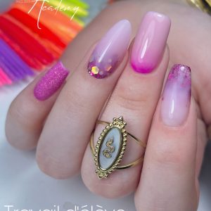 pose ongle en gel chablon réaliser en formation a lille chez ezella nail academy