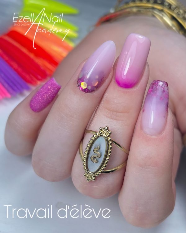 pose ongle en gel chablon réaliser en formation a lille chez ezella nail academy