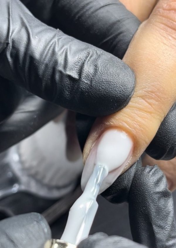 Remplissage gel sans limage et manucure